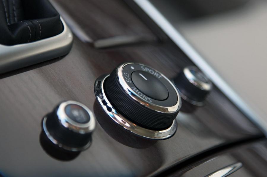  Infiniti M35h 2012 года  (фото 16 из 44)